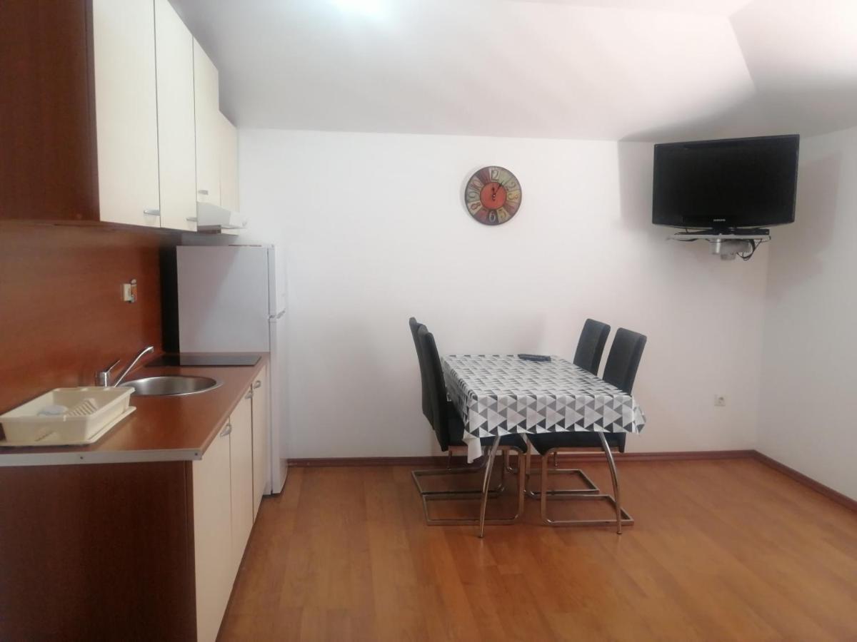 Lyon Apartment *