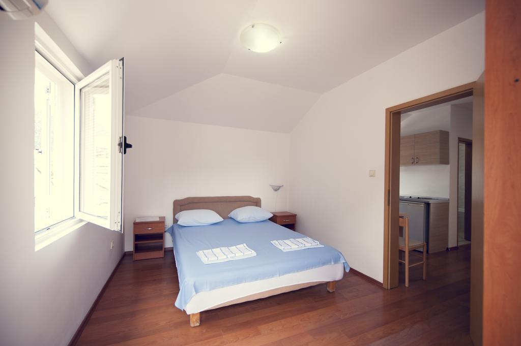 Lyon Apartment *