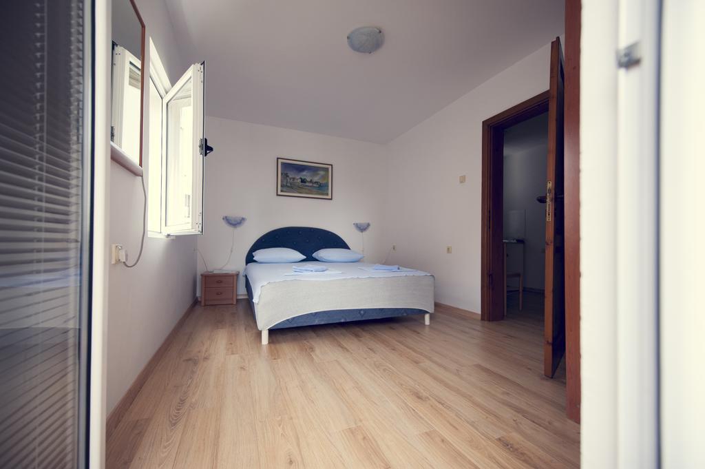Lyon Apartment *