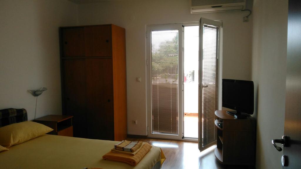 Lyon Apartment *